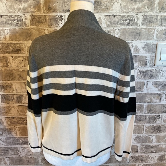 Liz Claiborne Career 3/4 sleeve cardigan. Waist length. Size L. - Picture 8 of 16